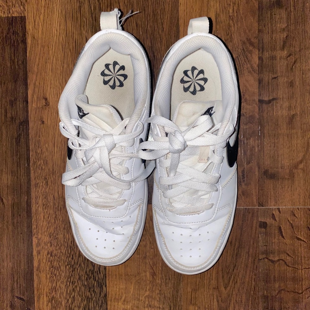 Nike Court Borough‎ Low 2 White Black Sneakers Youth Size 6.5Y Style DV5456-104 - Picture 2 of 11